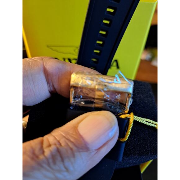 INVICTA Sea Hunter Men's Watch 48987 52mm Gold Face Black Silicone Band - Picture 3 of 3